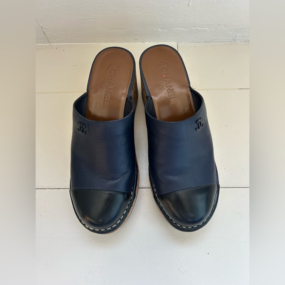 CHANEL Black and Navy Leather Clogs - Picture 2 of 13